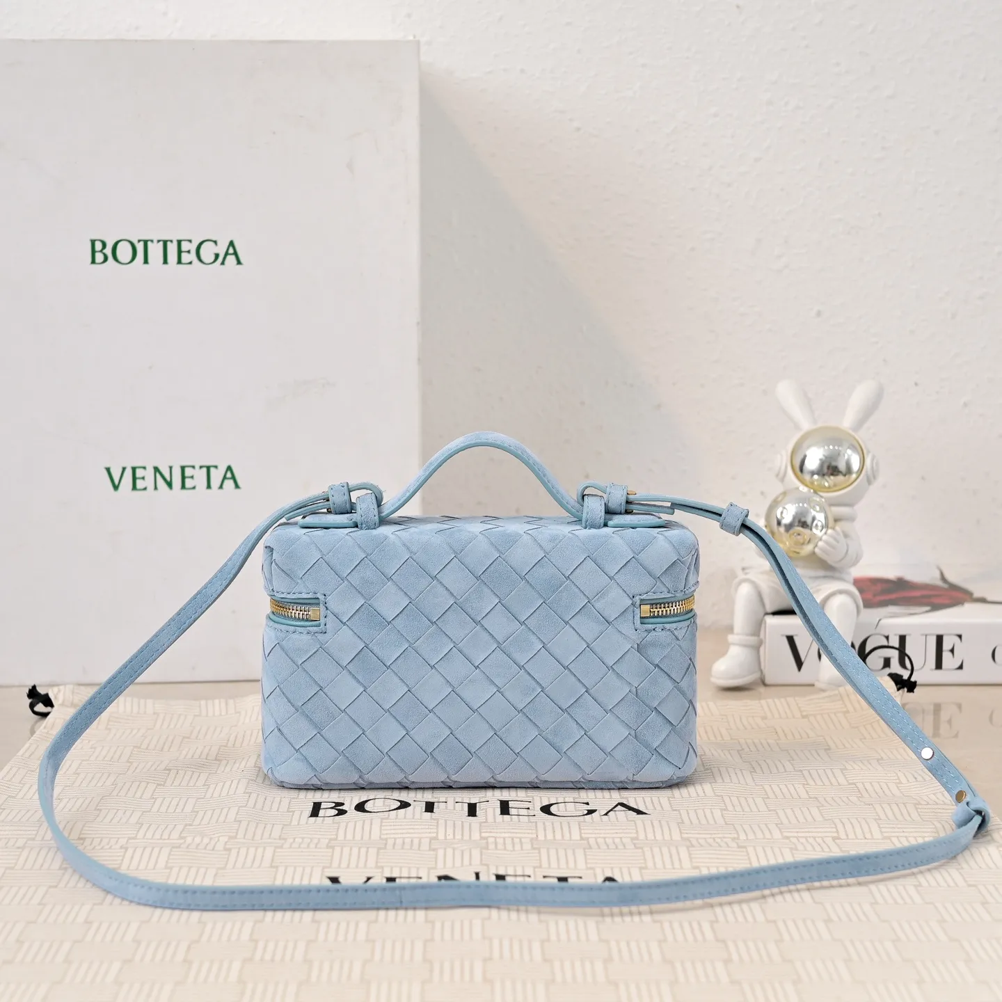 Batch 1360 #BV new Vanity Case suede cosmetic bag 🎈 is a super practical and stylish box cosmetic bag [Fireworks], using the brand's most classic cowhide weaving, with two-way zipper opening and closing, the overall style is retro and elegant, the top handle can be adjusted at will, the hand-held elegant temperament, cross-body casual and casual, unlocking various concave shape scenes 🎬 Model: 9109 Size: 22x12.5x5